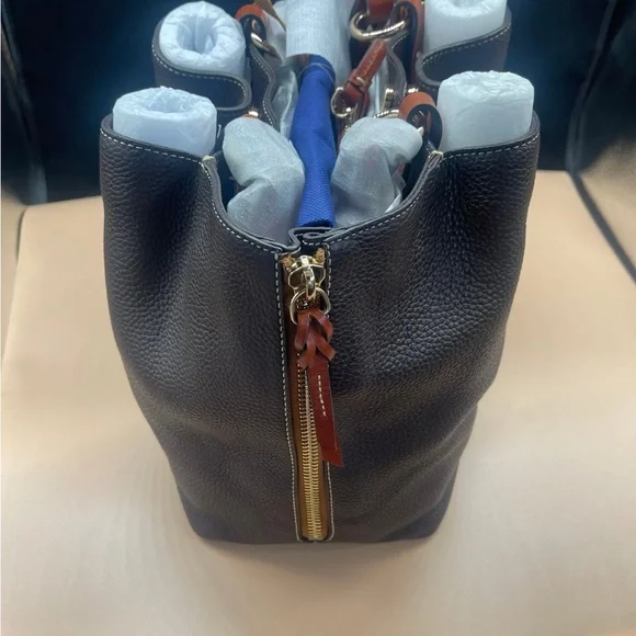 Dooney and Bourke Pebble Grain Large Zip Barlow Small Coin Case NWT Brown Tmoro - Picture 5 of 9